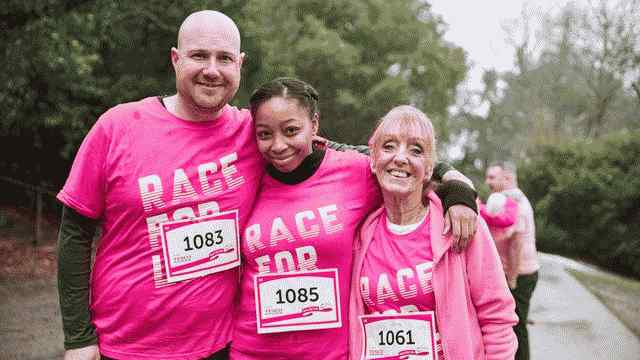 Race for Life가 돌아왔습니다. 등록하고 암을 이기는 데 도움을 주세요!